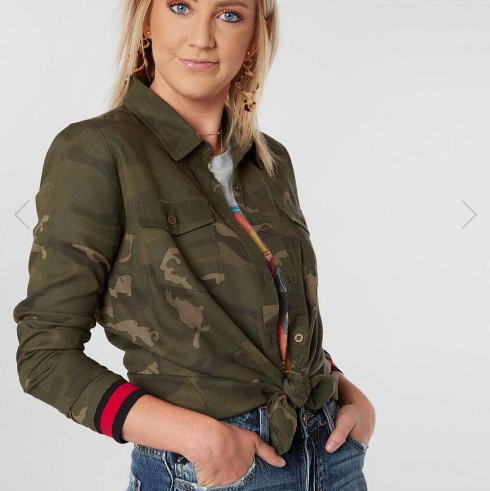 Daytrip came strip button down